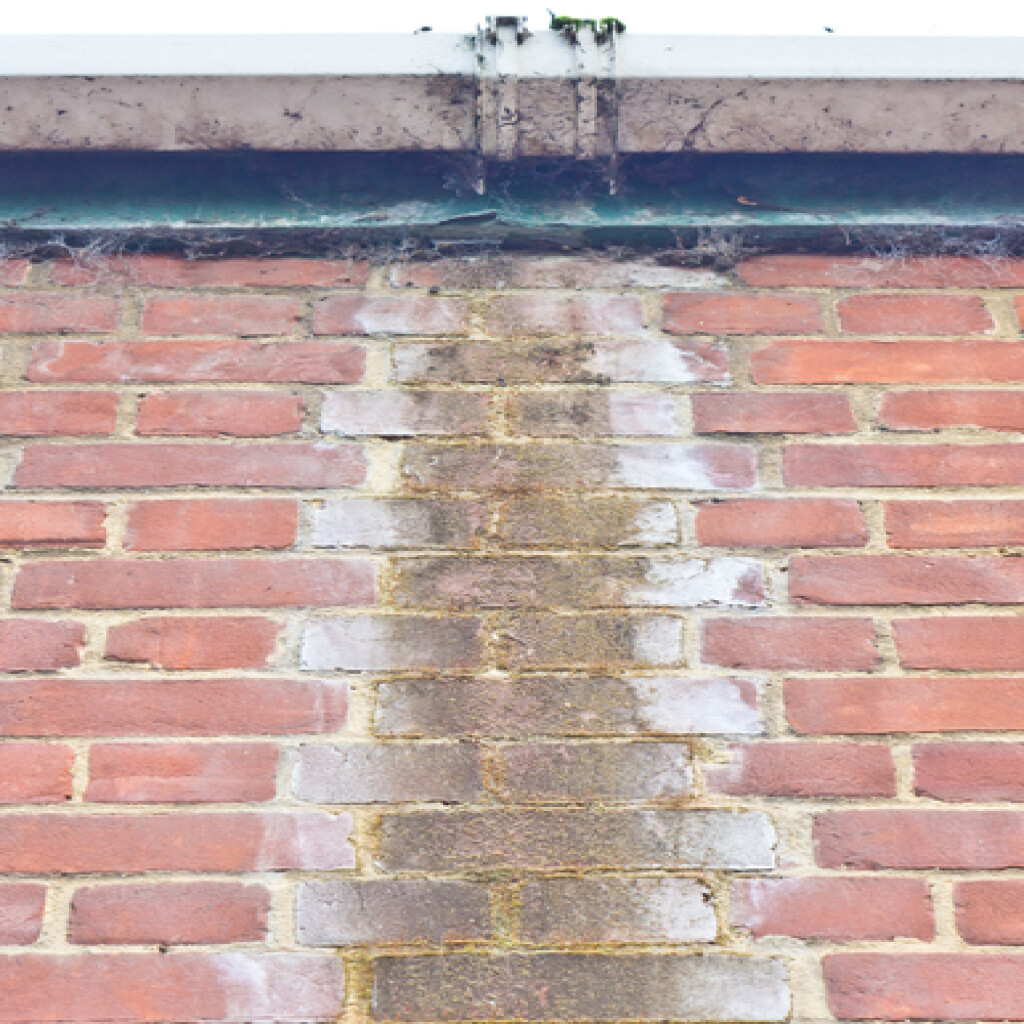 Exterior damp wall causing penetrating damp